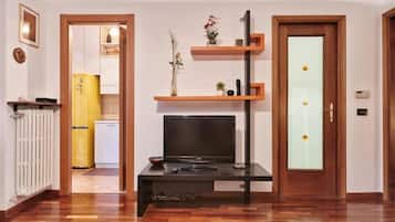 Departamento, 2 habitaciones | Televisión