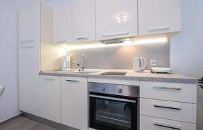 Fridge, stovetop, dishwasher, coffee/tea maker