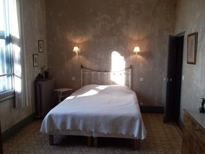 6 chambres, bureau, fer et planche à repasser, Wi-Fi