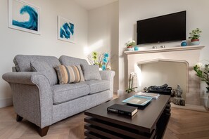 TV, fireplace, stereo