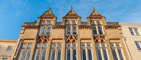 Fresh Escapes - Exeter City Centre Apartment, Cathedral View Sleeps 2