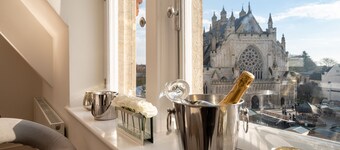 Cathedral View - Luxury Exeter City Apartment with Cathedral Views