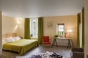 1 bedroom, Egyptian cotton sheets, premium bedding, memory-foam beds