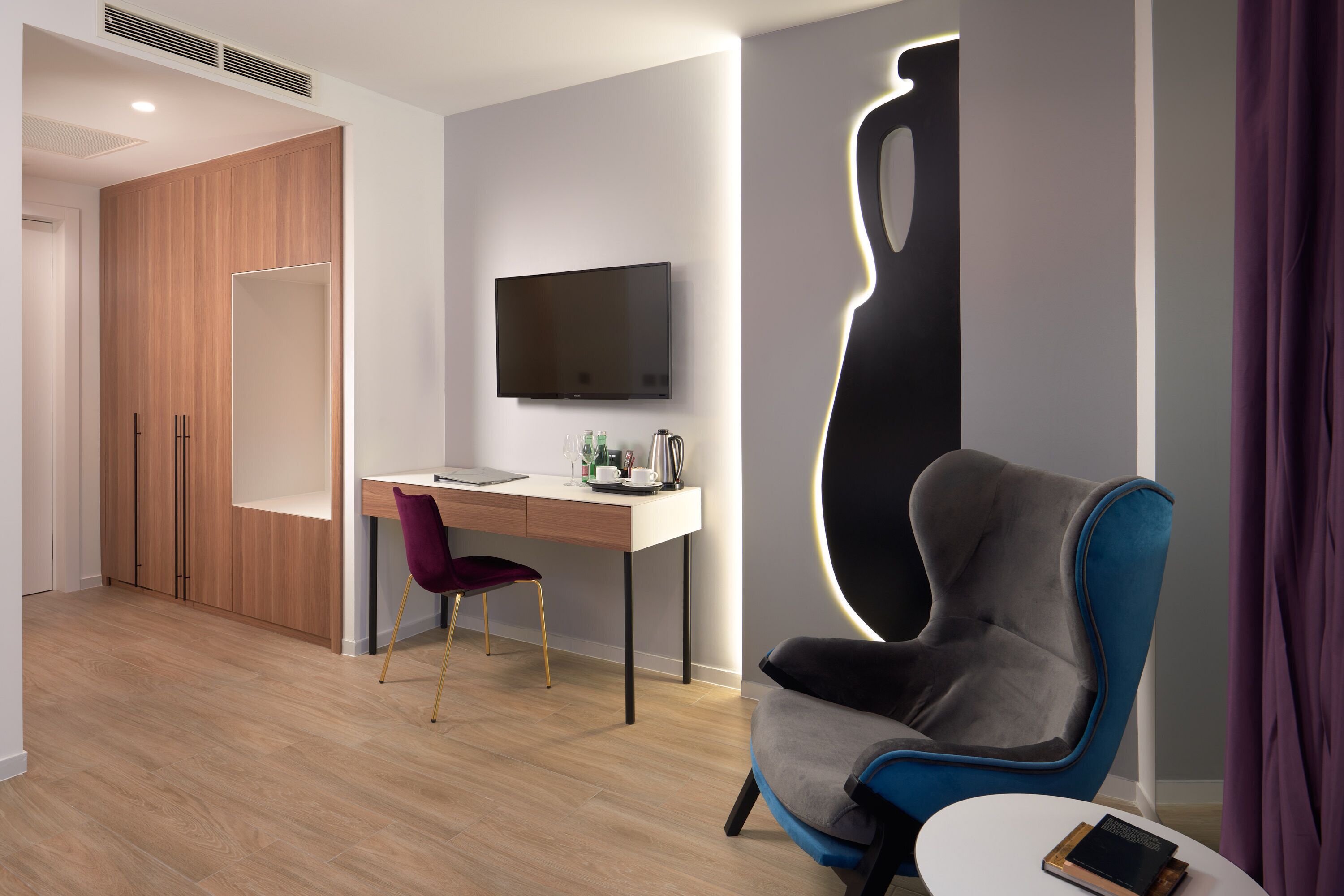 standard double or twin room | 1 bedroom, minibar, in-room safe, desk