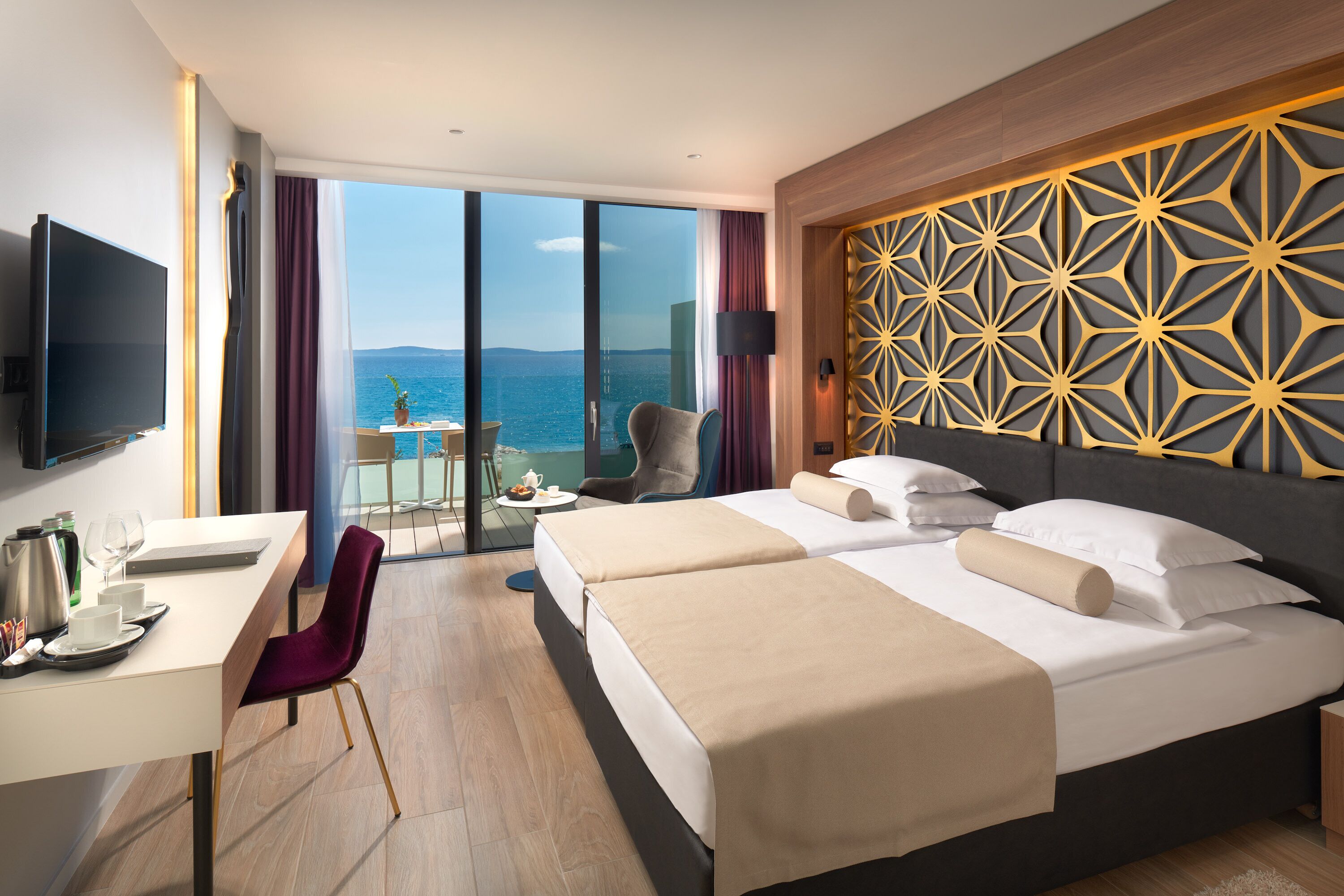 superior double or twin room, sea view | 1 bedroom, minibar, in-room safe, desk