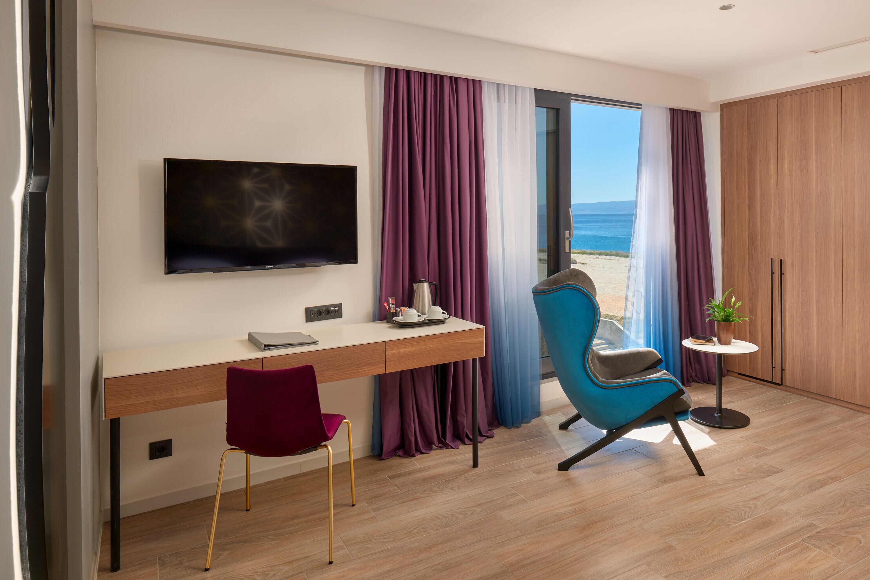 standard double or twin room, sea view | 1 bedroom, minibar, in-room safe, desk