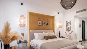 Suite – honeymoon, spabadekar, sjøutsikt | 1 soverom, sengetøy av topp kvalitet, minibar og safe på rommet