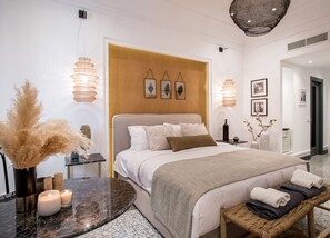 Honeymoon Suite, Hot Tub, Sea View
