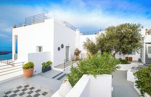 Free daily local cuisine breakfast 