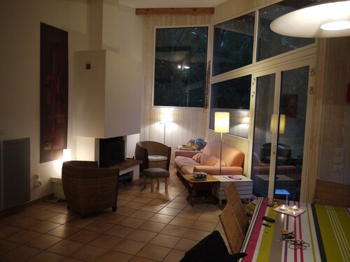 130m2 villa, 40m2 terrace 700m2 of fenced land 400m from the lake and shops.