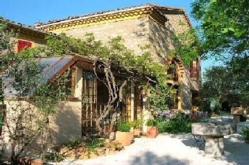 Authentic farmhouse with large swimming pool, near Aix en Provence