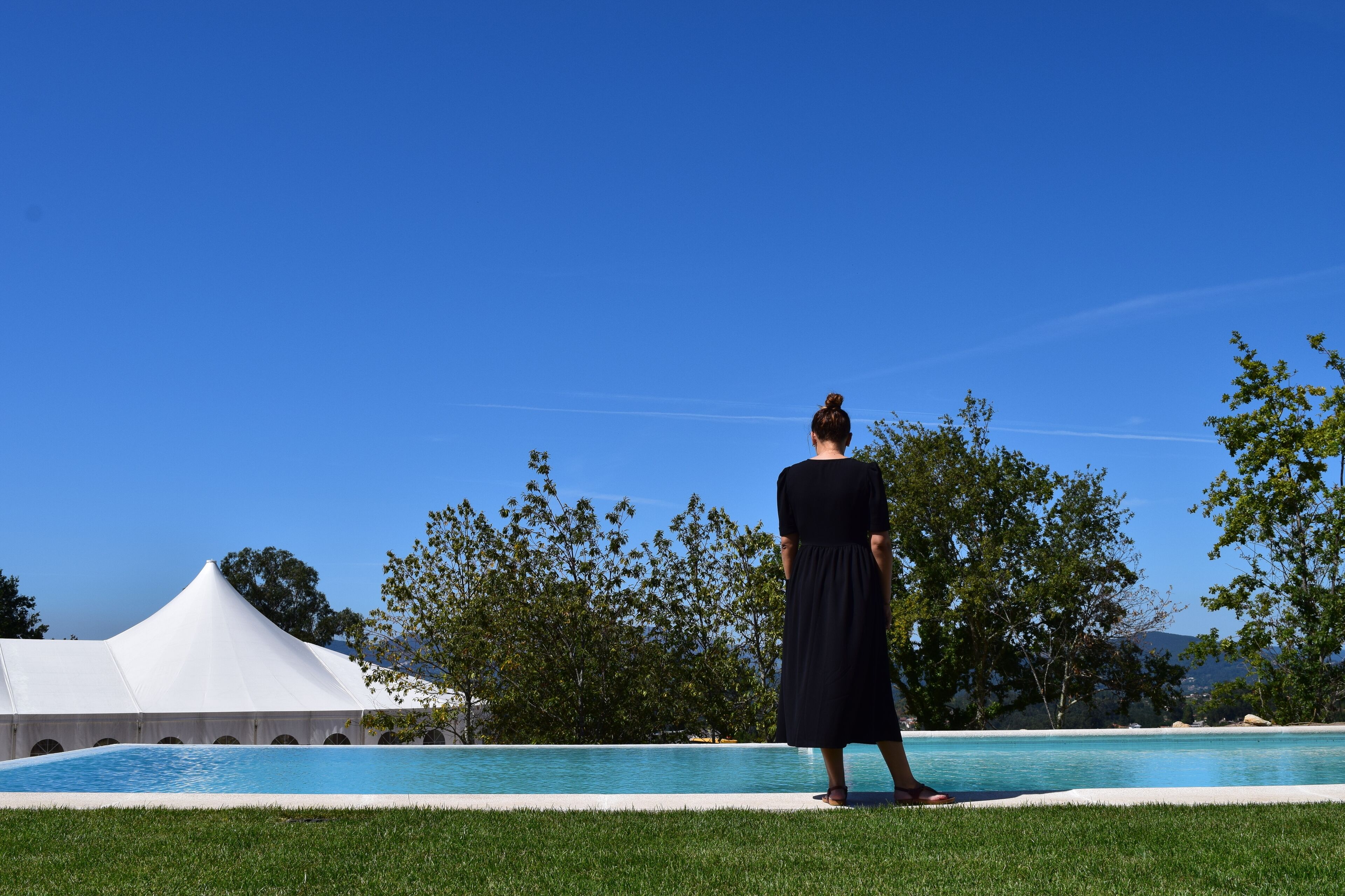 seasonal outdoor pool, open 10:00 am to 8:00 pm, pool loungers