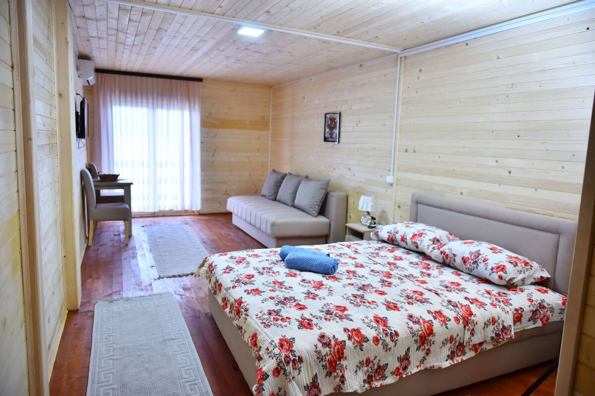 Apartment (Ksenija) | Minibar, soundproofing, free cots/infant beds, free WiFi