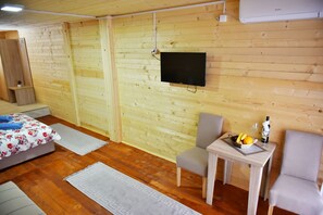 Apartment (Ksenija) | Minibar, soundproofing, free cribs/infant beds, free WiFi