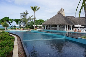 2 piscinas al aire libre
