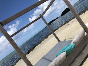 On the beach, sun loungers, beach umbrellas, rowing - Azuri Penthouse (Roches Noires)