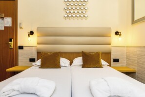 Dobbelt- eller tomannsrom – classic | Sengetøy av topp kvalitet, dundyner, memory foam-senger og minibar