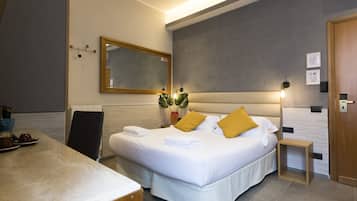 Habitación triple (Budget) | Ropa de cama de alta calidad, edredón y camas con efecto memoria