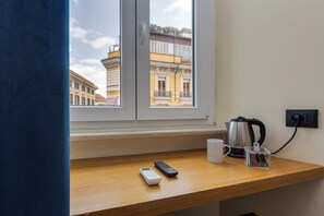 Økonomi-dobbeltrom, 1 dobbeltseng, ikke-røyk, byutsikt | Sengetøy av topp kvalitet, dundyner, memory foam-senger og minibar