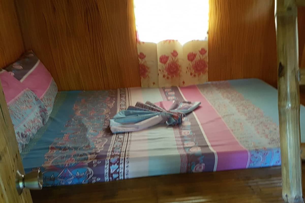 In-room safe, WiFi (free), bed sheets