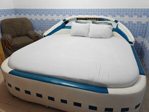 Escritorio, wifi gratis y ropa de cama 