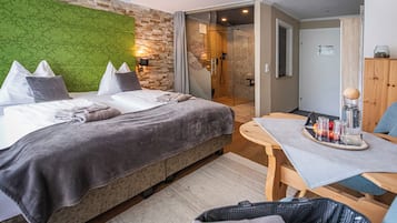 Doppelzimmer, Bergblick | Allergikerbettwaren, Zimmersafe, schallisolierte Zimmer