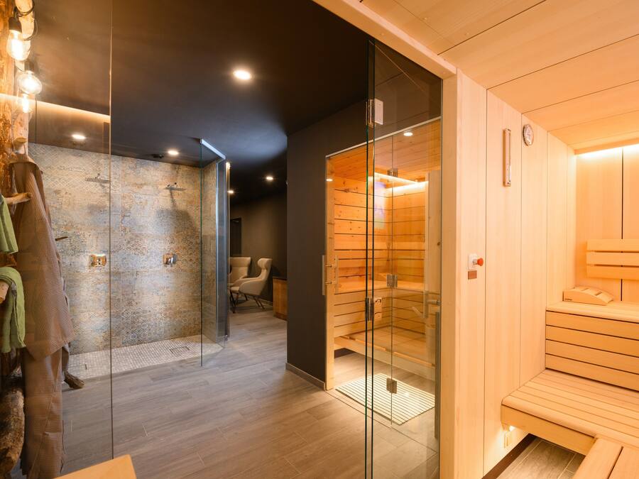 Sauna, body treatments, 3 treatment rooms