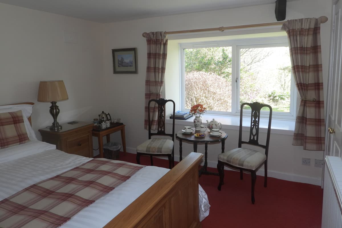 Deluxe Double Room, 1 King Bed, Accessible, Partial Sea View (Islay) | Premium bedding, individually decorated, individually furnished