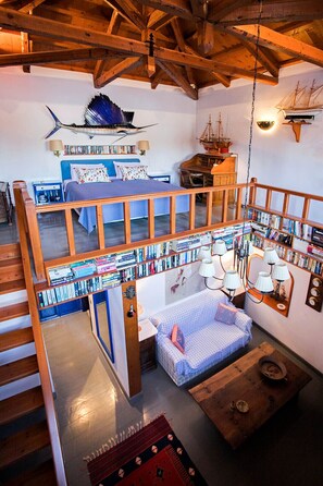 Interior - A lovingly maintained four bedroom waterfront house with a unique veranda (Spetses)