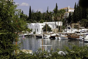 Marina - A lovingly maintained four bedroom waterfront house with a unique veranda (Spetses)