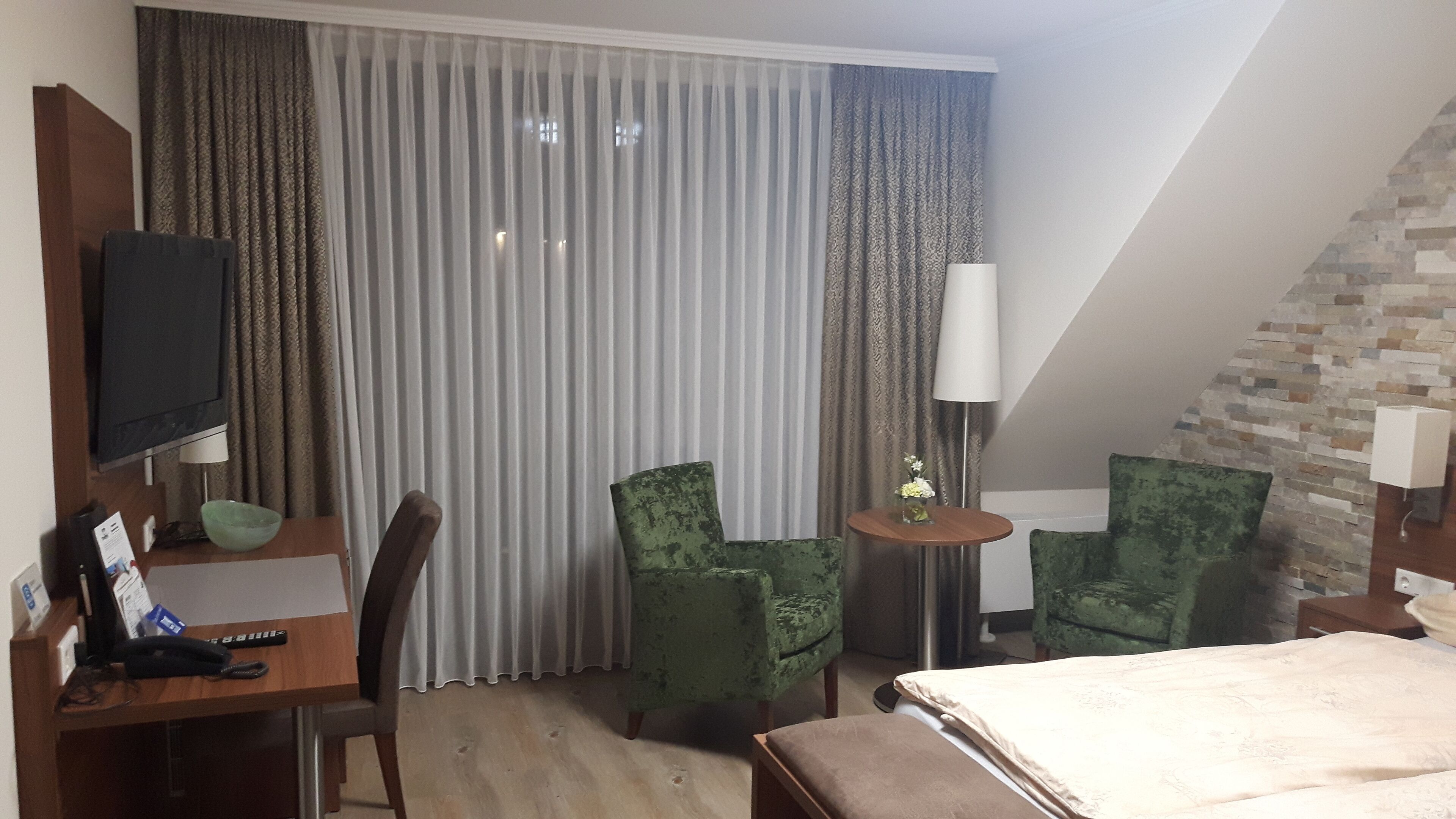 double room | minibar, in-room safe, desk, blackout curtains