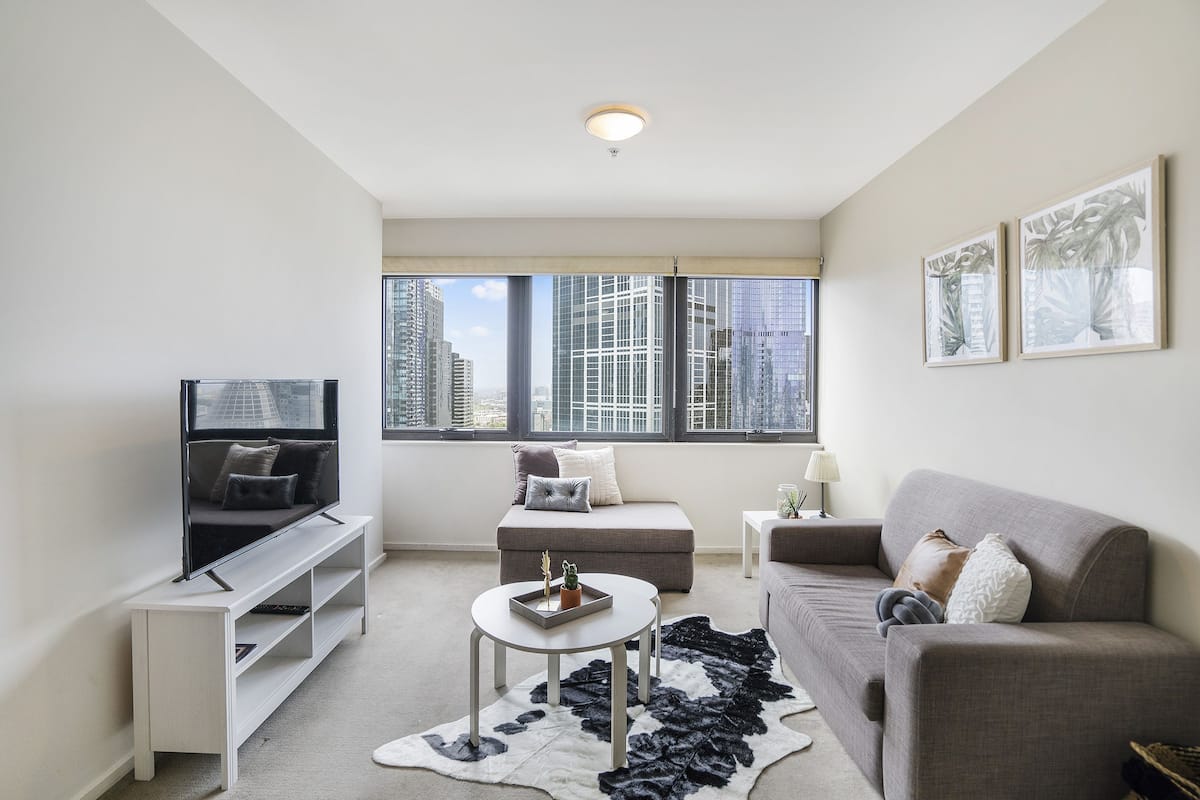 1 bedroom, individually decorated, individually furnished, desk