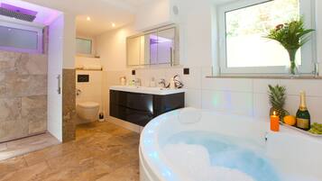 Honeymoon Apartment, Mountain View | Bathroom | Shower, hair dryer