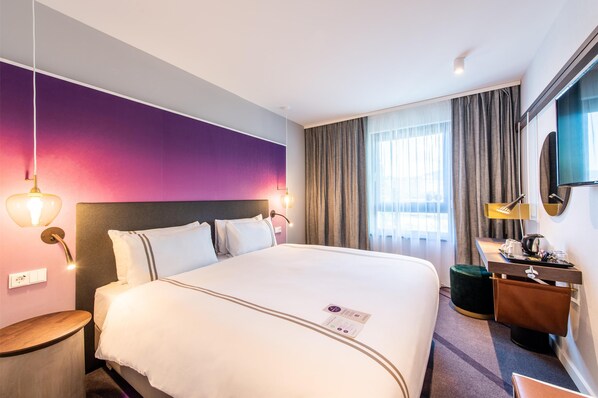 Standard Double Room | 1 bedroom, in-room safe, soundproofing, free WiFi
