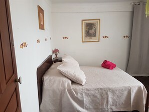 Individually decorated, individually furnished, free cots/infant beds