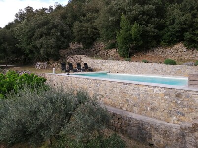 Villa air-conditioned rooms, quiet, idyllic view, ground floor, secure pool.