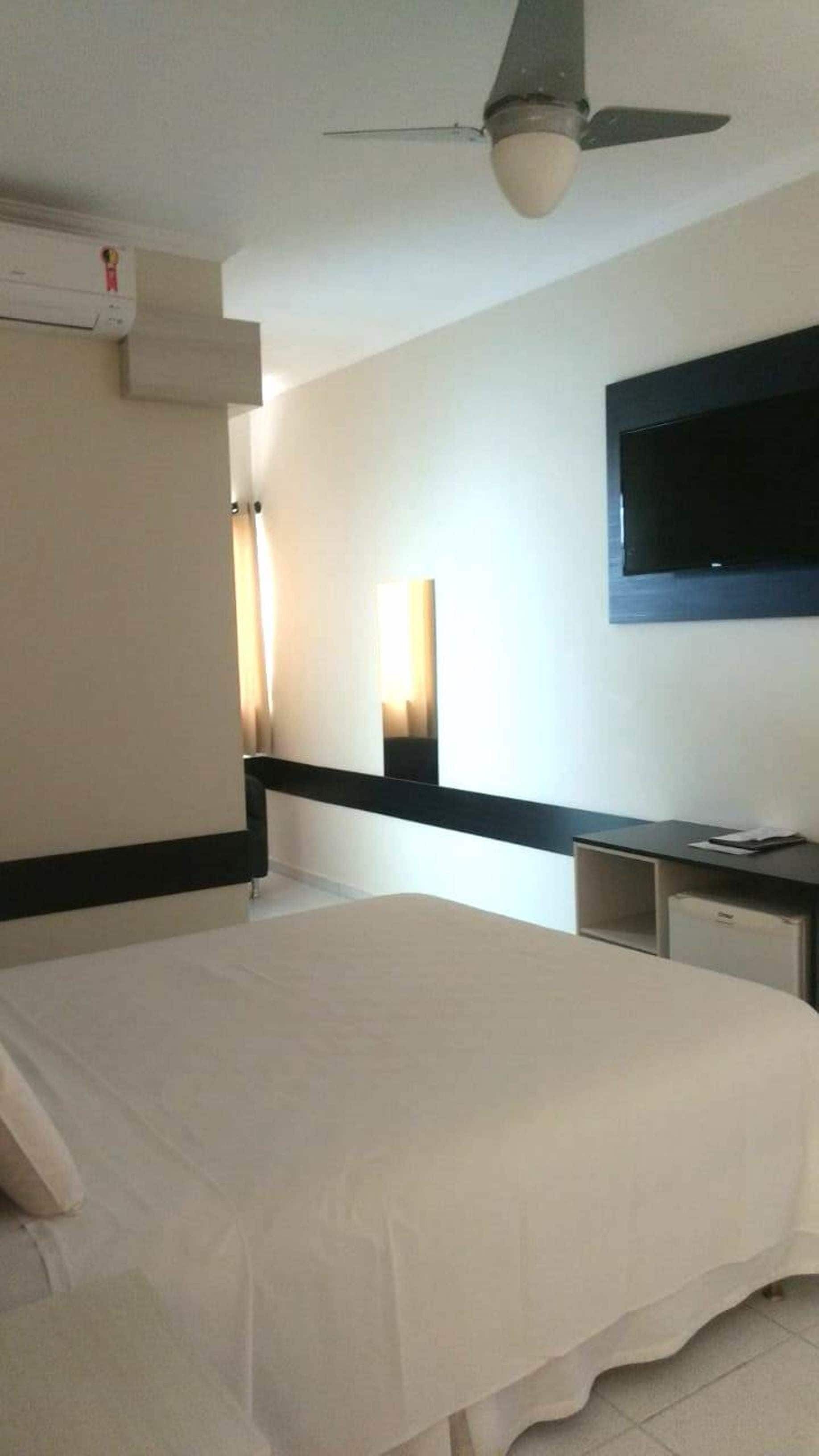 Minibar, escritorio, tabla de planchar con plancha y wifi gratis 