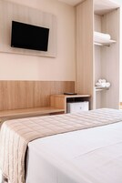 Minibar, escritorio, tabla de planchar con plancha y wifi gratis 