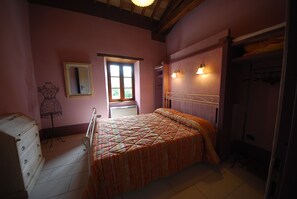 2 dormitoris, planxa i posts de planxar, wifi i roba de llit 