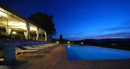 Spoleto By The Pool, apt.1 - marvellous view, only 0,7 miles from the old tow