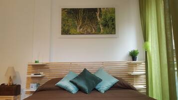 Camera familiare, bagno privato (External) | Una cassaforte in camera, tende oscuranti, ferro/asse da stiro, lenzuola