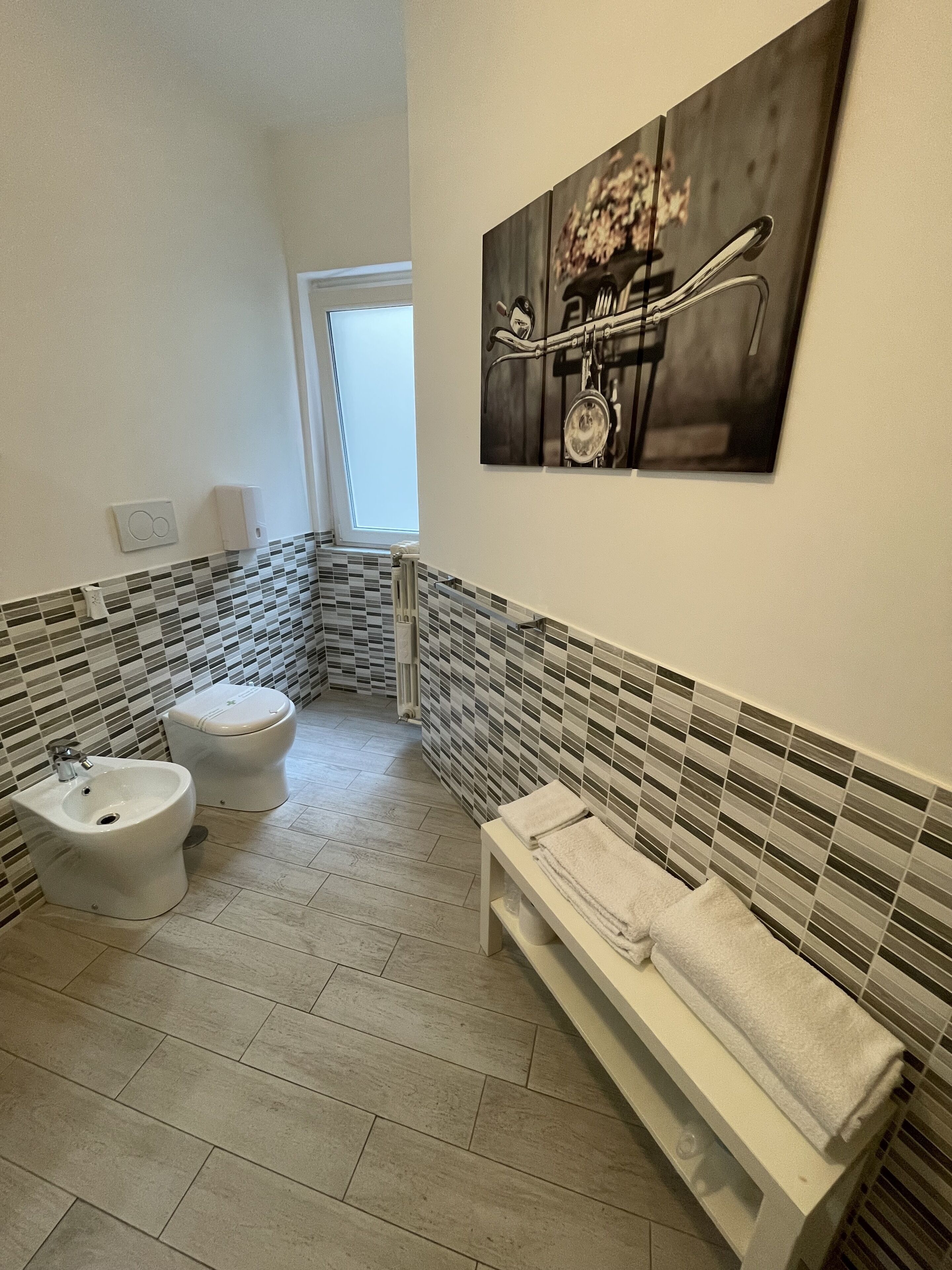 Double Room, Private Bathroom | Bathroom | Shower, free toiletries, hair dryer, towels