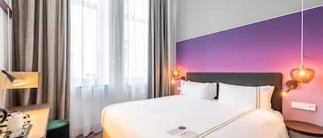 In-room safe, soundproofing, free WiFi, bed sheets