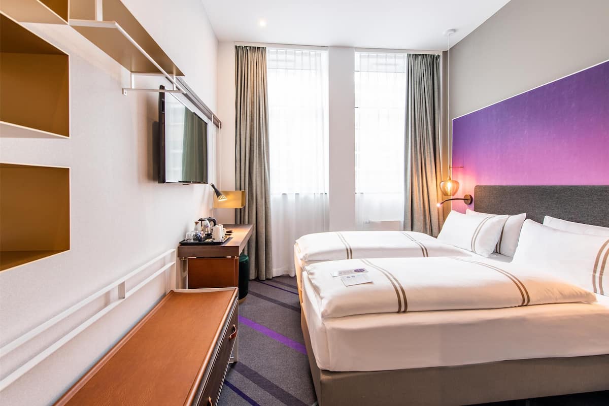 Quarto casal ou duplo standard | 1 quarto, cofres nos quartos, quartos à prova de som, Wi-Fi de cortesia