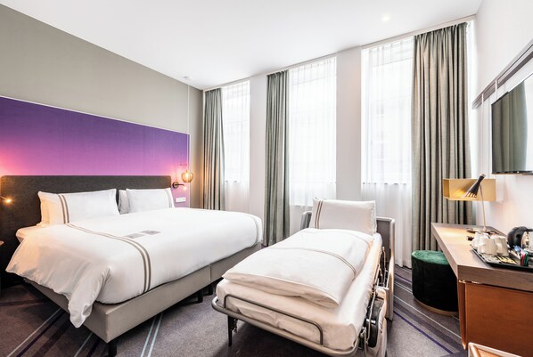 Family Triple Room | 1 bedroom, in-room safe, soundproofing, free WiFi
