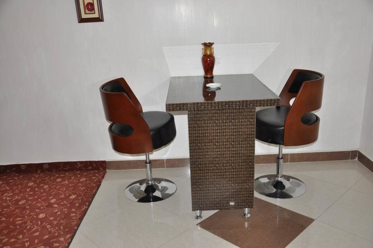Standard Single Room, 1 Bedroom, Smoking, City View | In-room dining