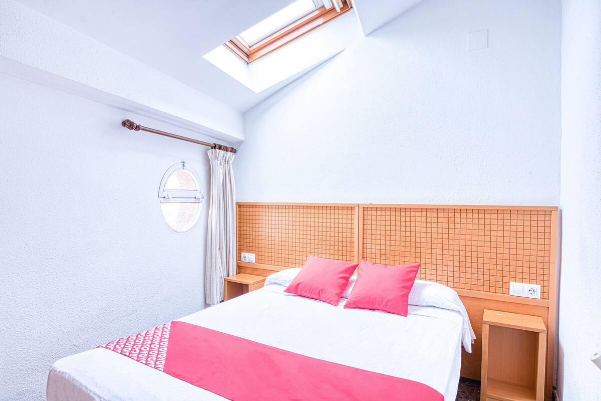 Habitación doble | Escritorio, wifi gratis, ropa de cama