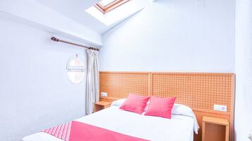 Habitación doble | Escritorio, wifi gratis, ropa de cama