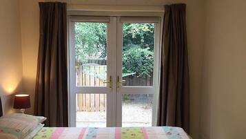 Apartment | Iron/ironing board, free WiFi, bed sheets