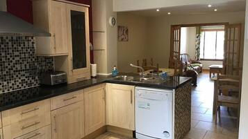 Apartment | Private kitchen | Full-sized fridge, microwave, oven, stovetop